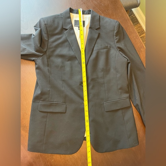 Banana Republic Women’s two-button black blazer. Fully lined. Wool blend. Sz 14. - Picture 7 of 11
